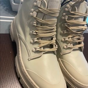 Brand new Zara boots Size 39 = 8.5 in women’s